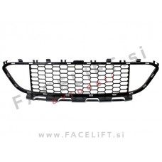 BMW 3 F30 F31 M 11-19 mreža sprednjega odbijača srednja BMW 3 F30 F31 M 11-19 mreža sprednjega odbijača srednja