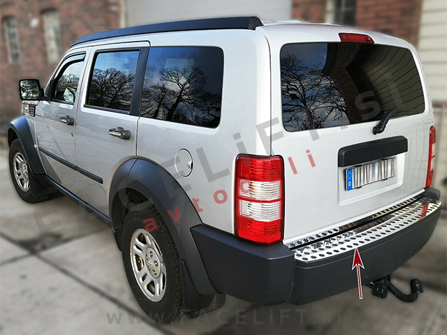 Dodge Nitro 07-11 zaščita zadnjega odbijača kromirana sijaj