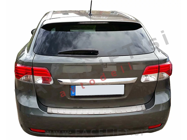 Zaščita zadnjega odbijača srebrna mat Toyota Avensis Karavan T27 08-15